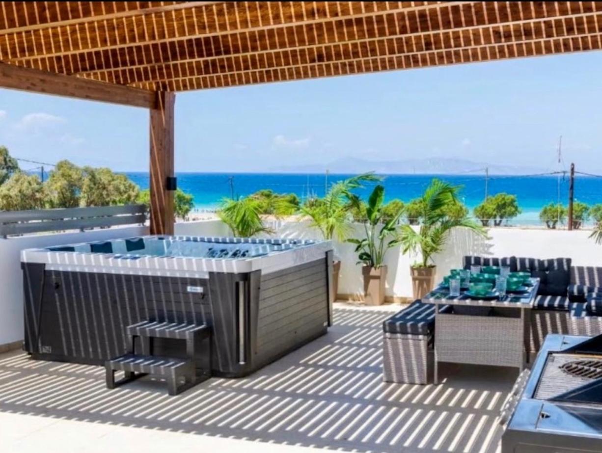 Odyssea Top View & Hot Jacuzzi Front Beach Кремасти Экстерьер фото